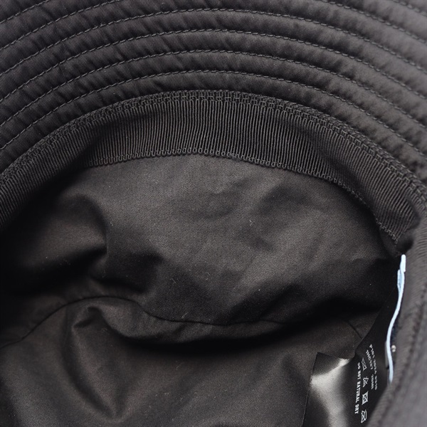 プラダ(PRADA)プラダ Re-Nylon 三角プレート バケット ハット 帽子