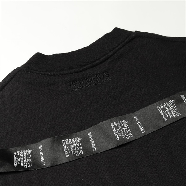 ヴェトモン(VETEMENTS)ヴェトモン テープロゴ スウェット 衣料品
