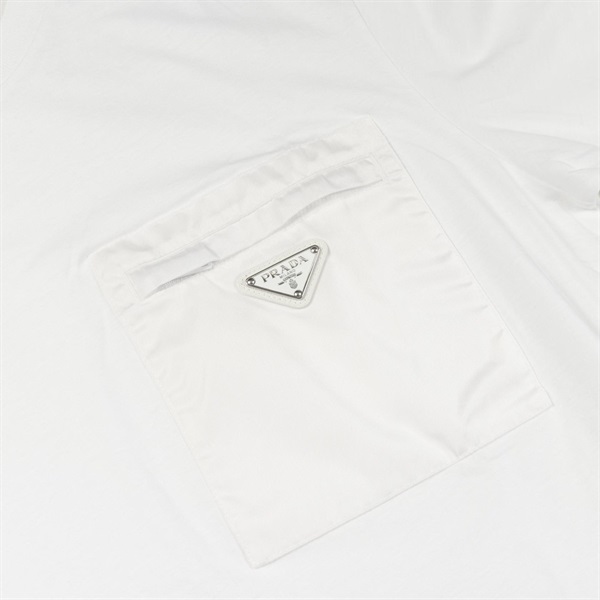 プラダ(PRADA)プラダ Re-Nylon トライアングルロゴプレート カットソー