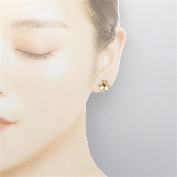 ヴァンクリーフ＆アーペル(Van Cleef & Arpels)フリヴォル ミニ ピアス