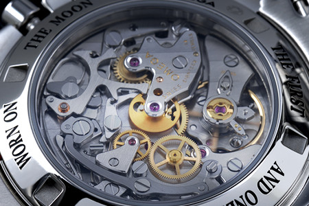 シーマスターの裏側から見える内部機構